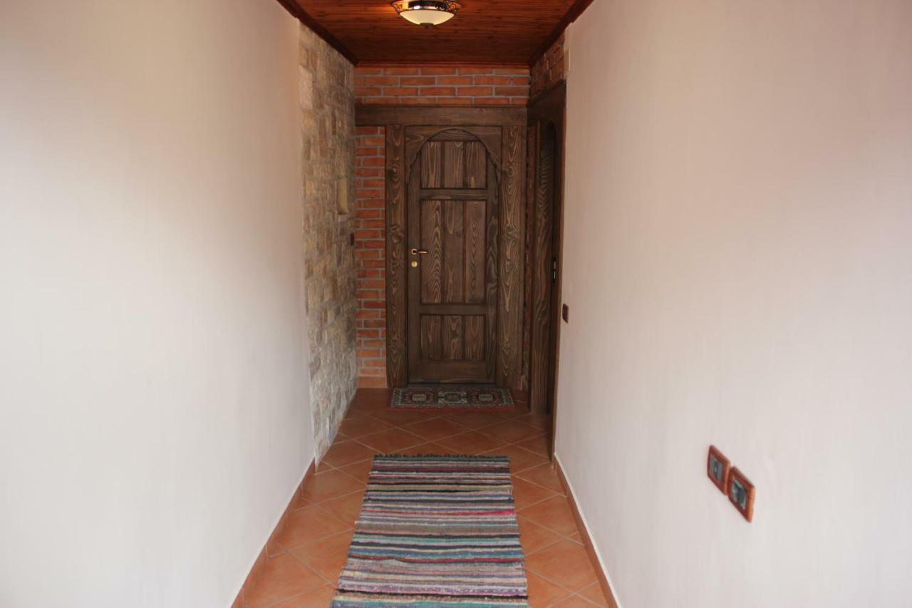 Guesthouse Arjan Berati Exterior foto