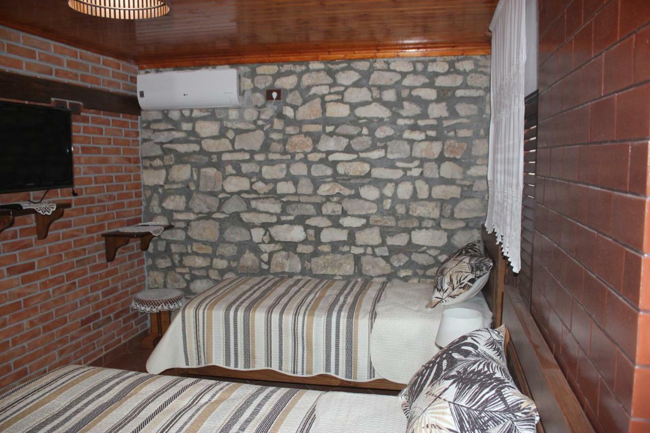 Guesthouse Arjan Berati Exterior foto