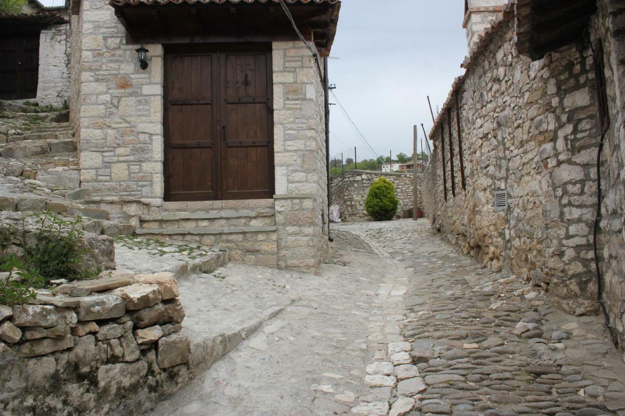 Guesthouse Arjan Berati Exterior foto