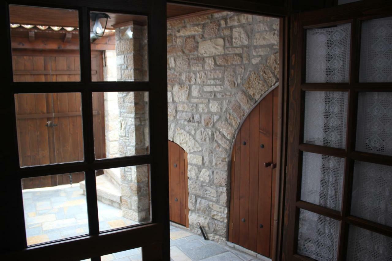 Guesthouse Arjan Berati Exterior foto