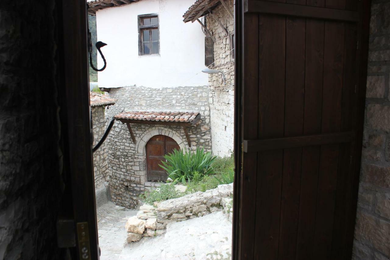 Guesthouse Arjan Berati Exterior foto